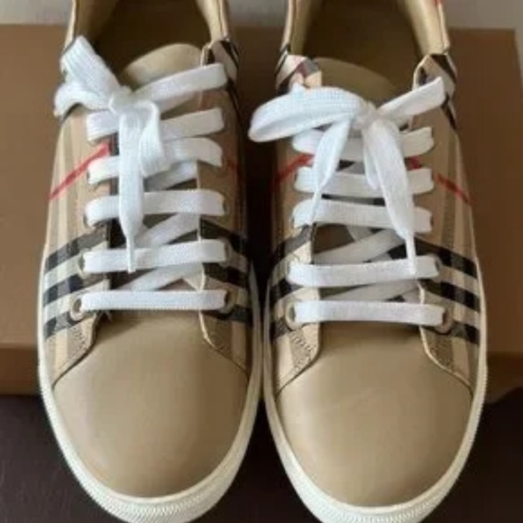 Women's Albridge Vintage Check Low-Top
Burberry Sneakers #ITCALFAR14CHI - Picture 3 of 8